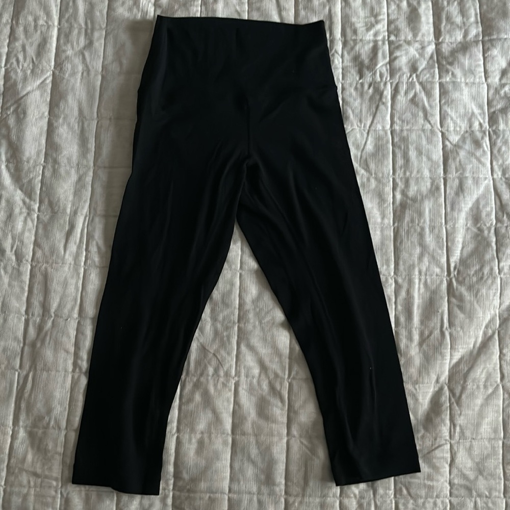 GUC Lululemon Align crop 21” black size 4